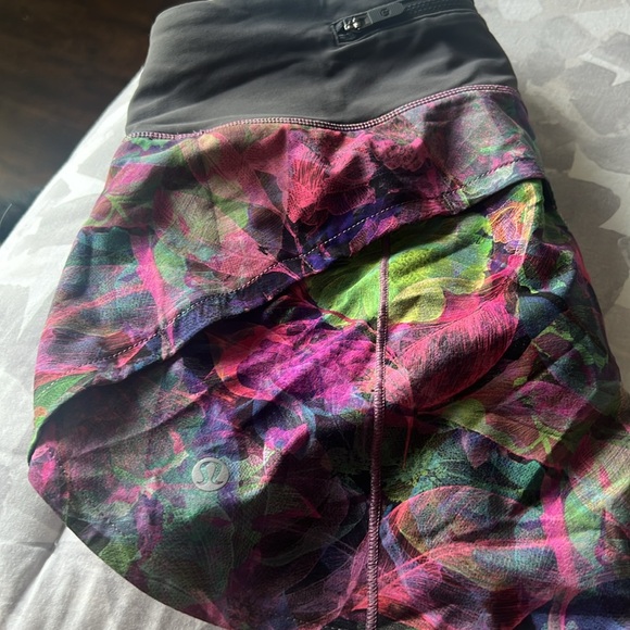 Lulu Shorts - Picture 2 of 4